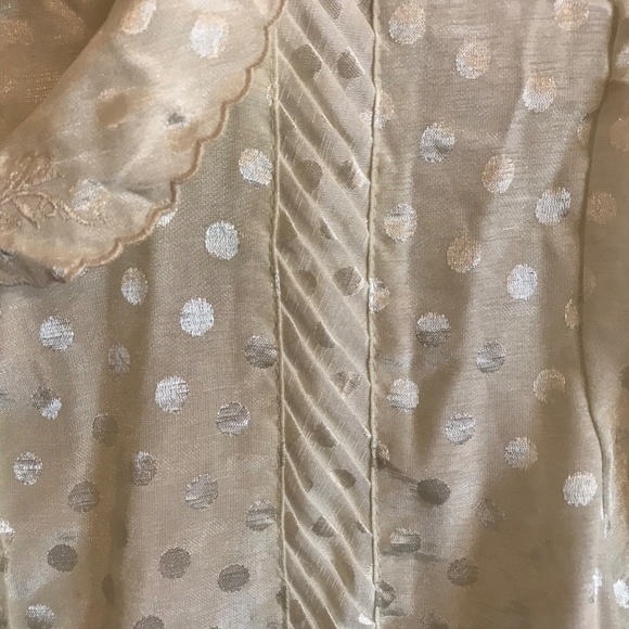 Vintage Button Top with Scalloped Collar - Picture 6 of 6